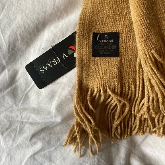 NWT V. Fraas fringe scarf​ - Picture 3 of 5